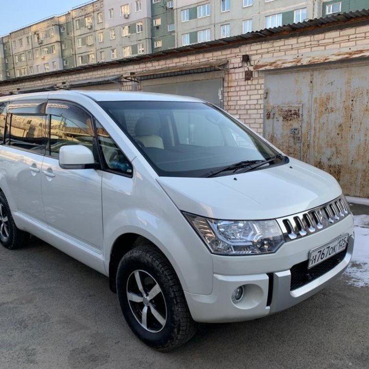 Mitsubishi Delica D:5, 2015