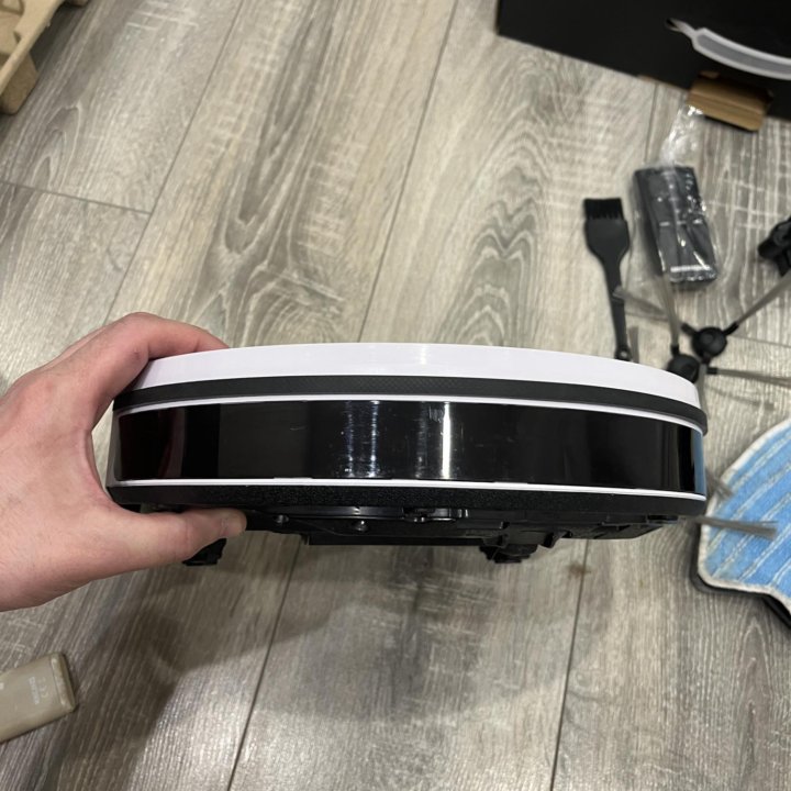 Робот-пылесос REDMOND RV-R450