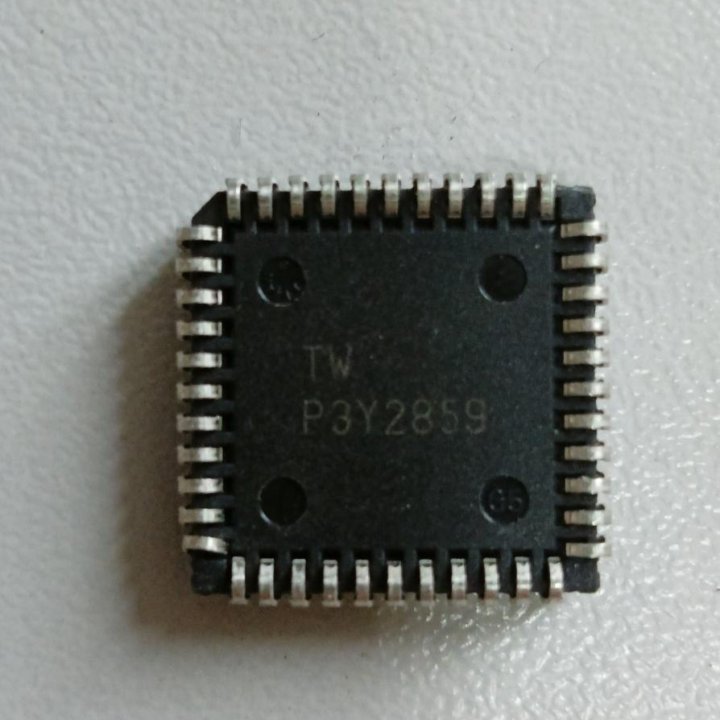 Микроконтроллер Atmel AT89C51ED2-UM