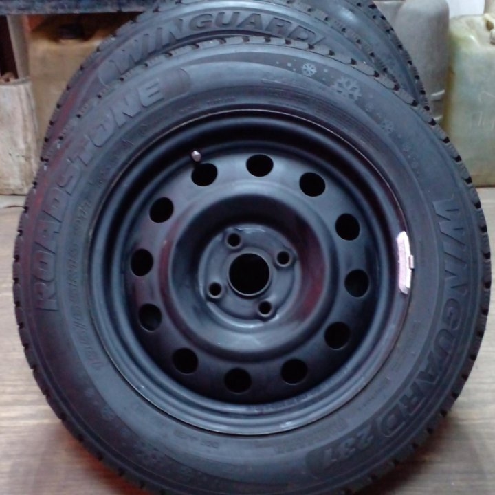 195/65 r15. В сборе, шипы 100% на месте.