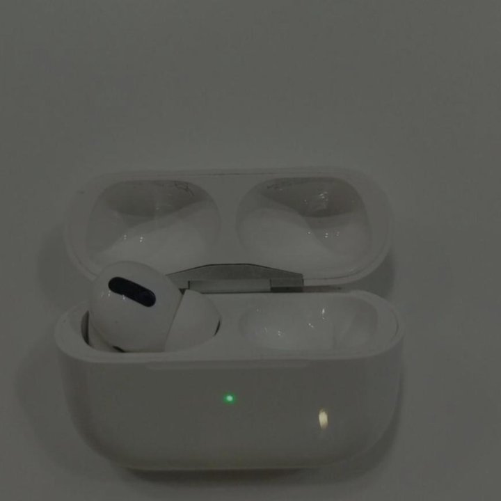 Кейс для airpods pro 1 бу и левый наушник