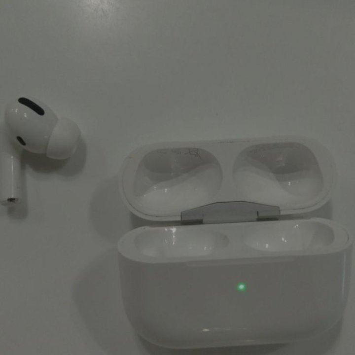 Кейс для airpods pro 1 бу и левый наушник