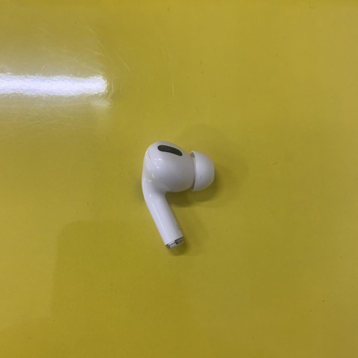 AirPods Pro левый наушник + кейс