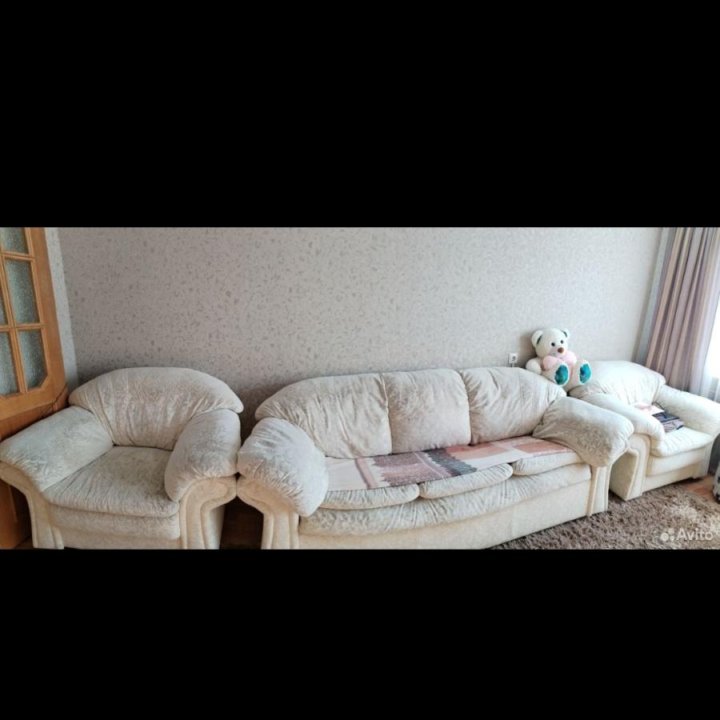 Раскладной диван и 2 кресла