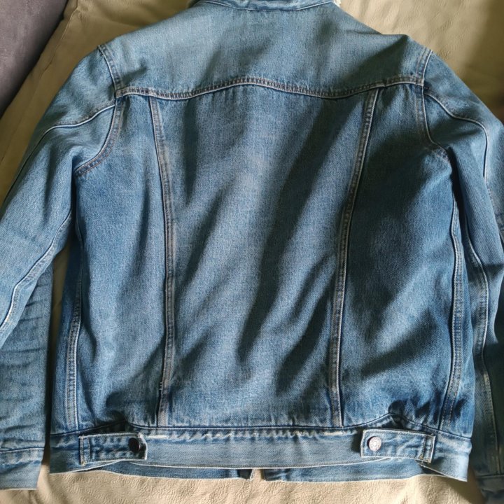 Джинсовка Levi's, размер L.