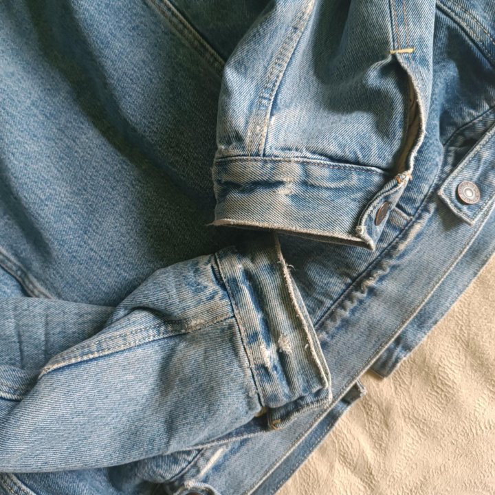 Джинсовка Levi's, размер L.