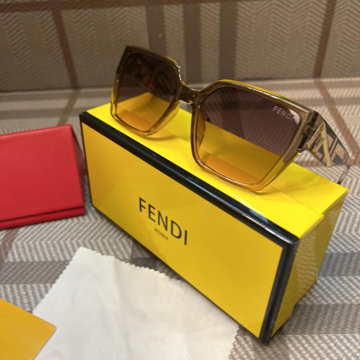 Fendi новые очки полный комплект