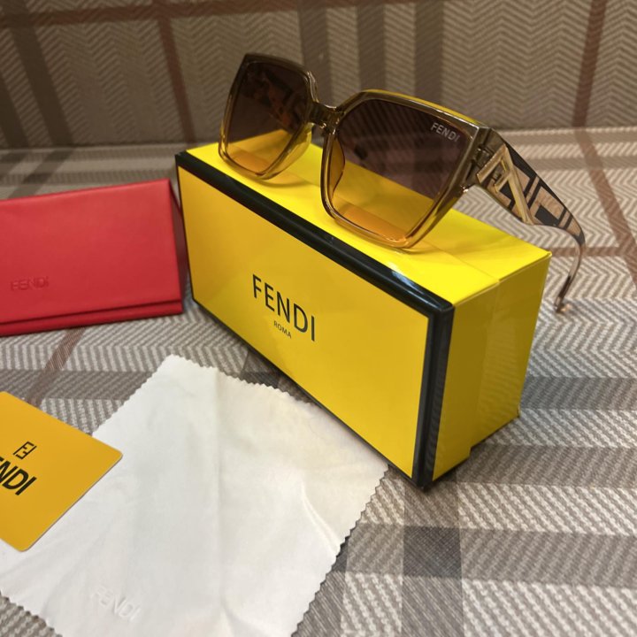 Fendi новые очки полный комплект