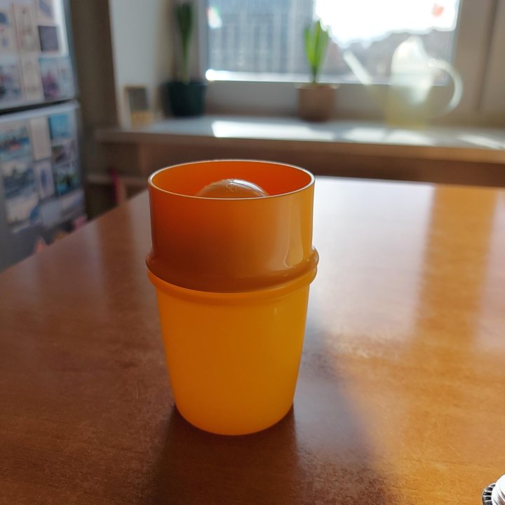 Дорожная подставка для яйца Tupperware