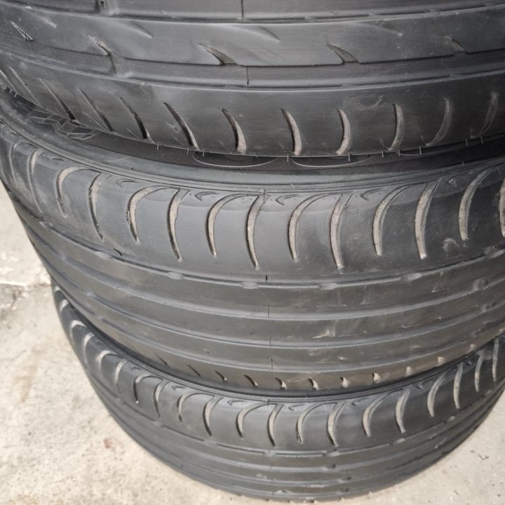 ROADSTONE 215/50 R17 лето 3шт.