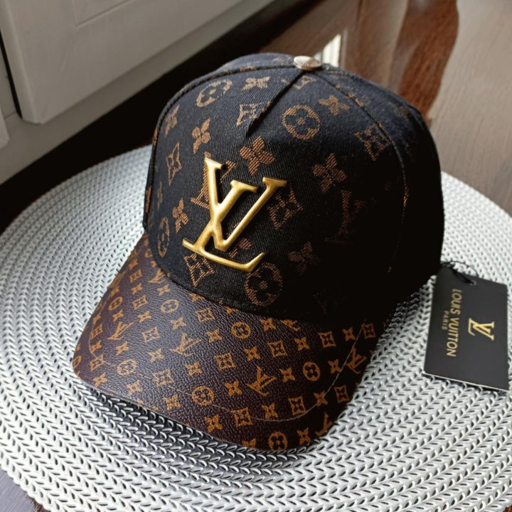 Бейсболка Louis Vuitton / Кепка Версаче