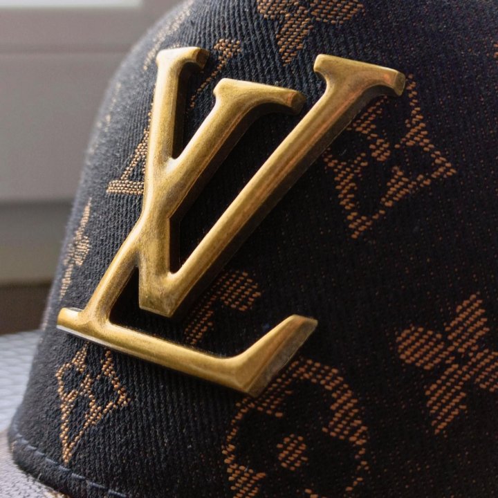 Бейсболка Louis Vuitton / Кепка Версаче