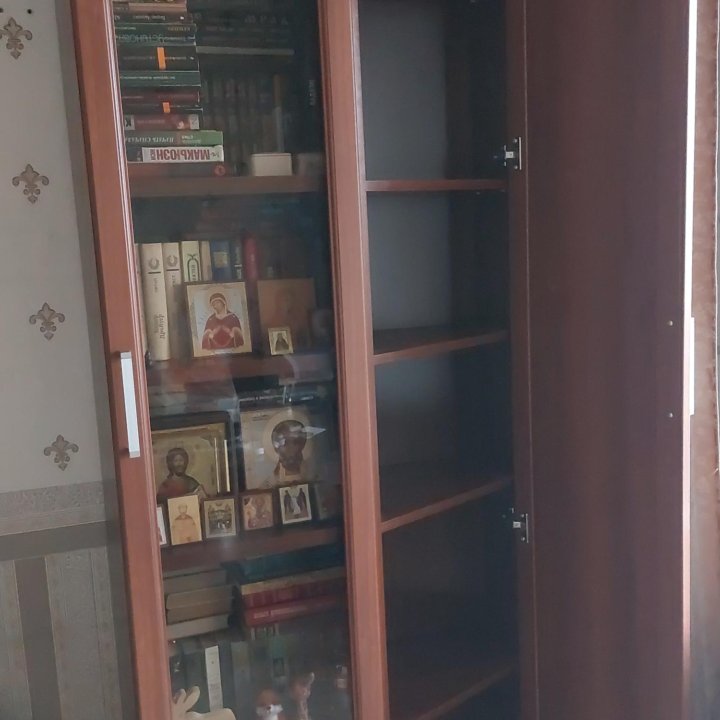 Шкаф, витрина, книжный Андорра