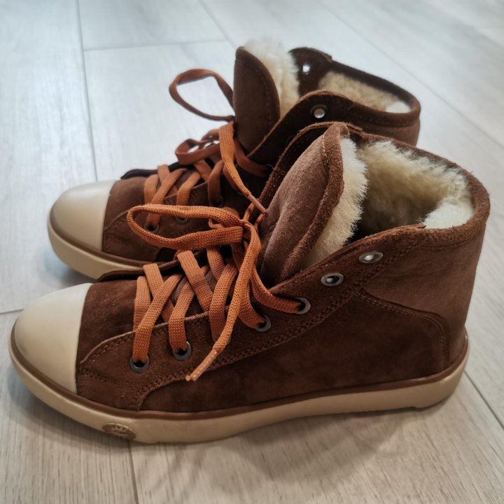 Кроссовки UGG