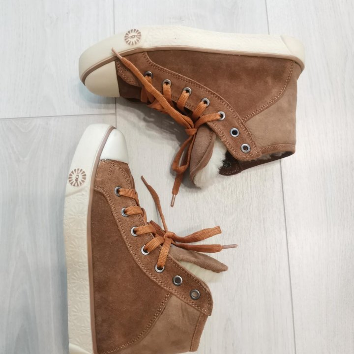 Кроссовки UGG