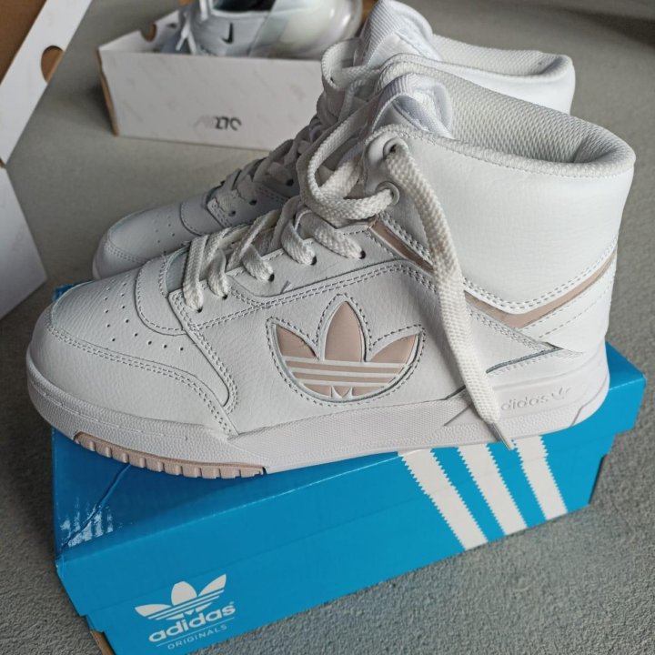 Белые высокие кроссовки Adidas р0