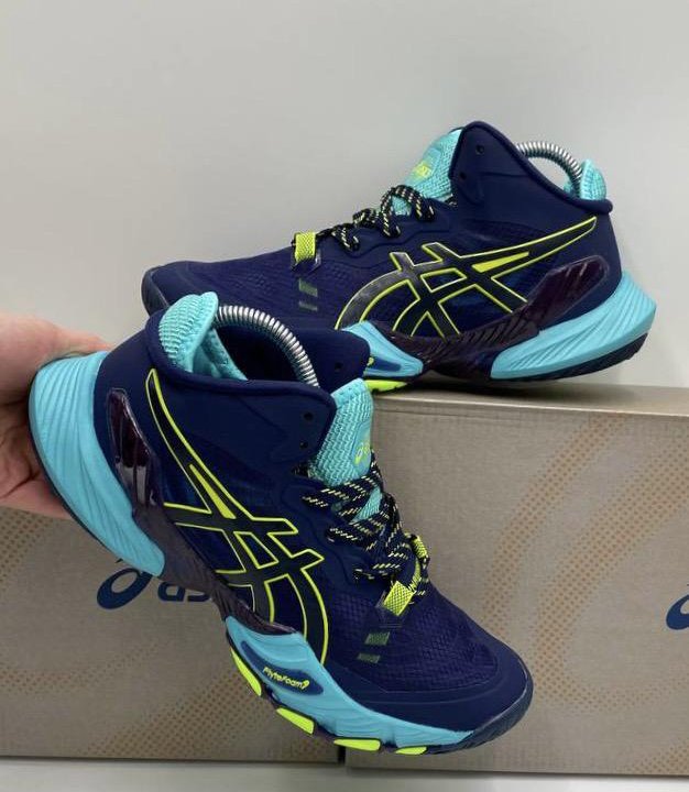 Кроссовки волейбольные ASICS