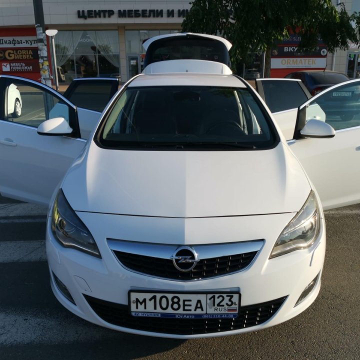 Opel Astra, 2011