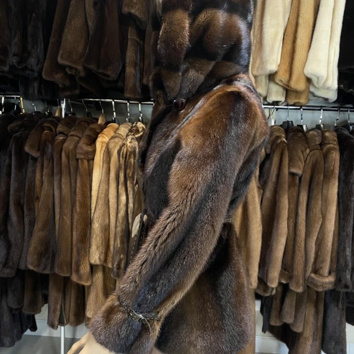 Saga Furs. Стильная шуба из норки 50- 52 р.