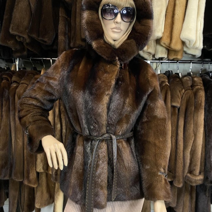 Saga Furs. Стильная шуба из норки 50- 52 р.