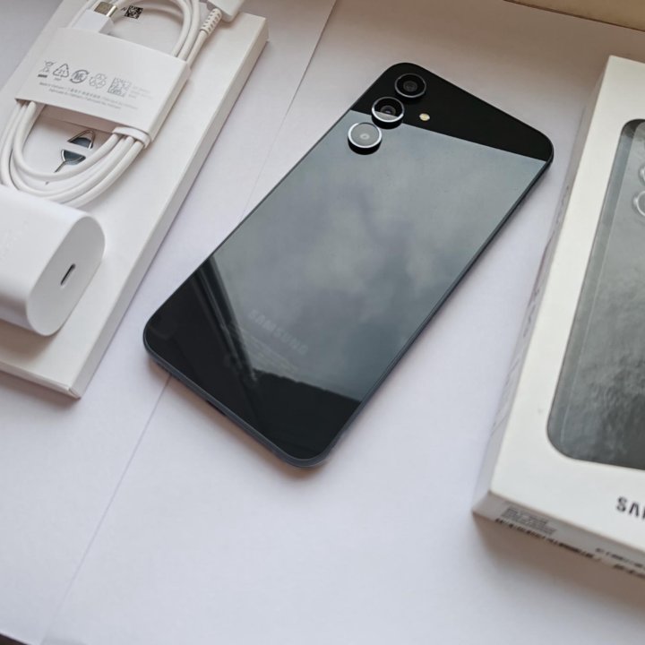 Samsung Galaxy A54 5G 16/256 ГБ( КАК НОВЫЙ)