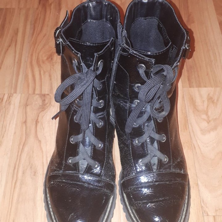 Полусапожки.