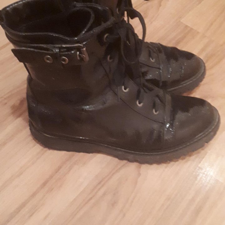 Полусапожки.