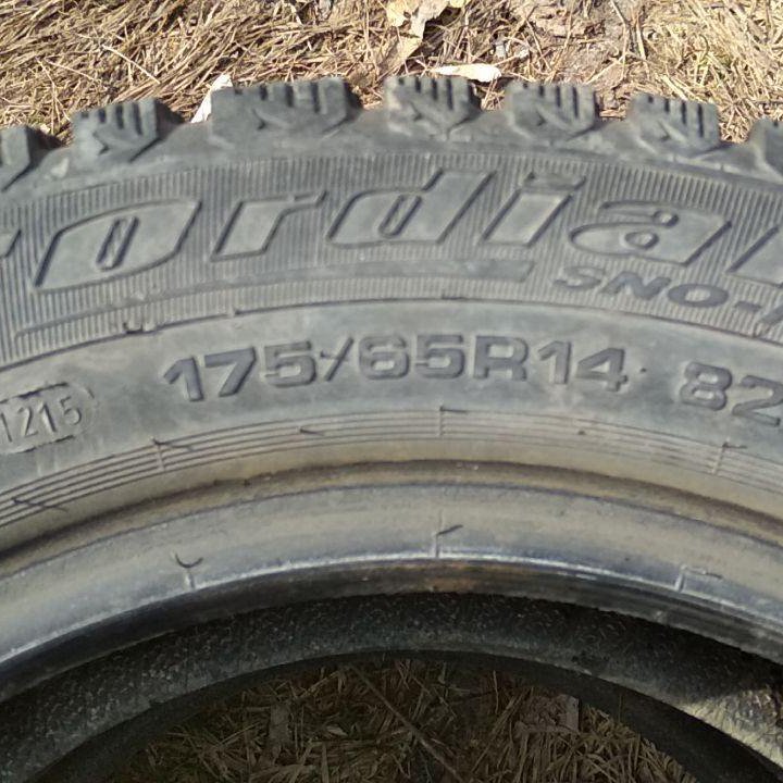 Шины Cordiant Sno-Max 175/65 R14 шипованны б/у 2шт