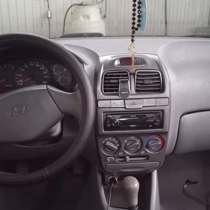 Hyundai Accent, 2004