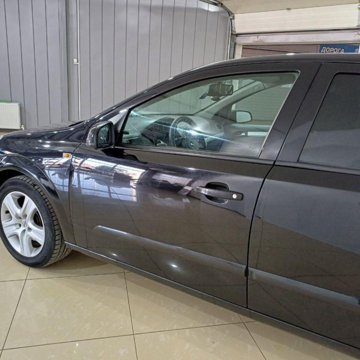 Opel Astra GTC, 2009