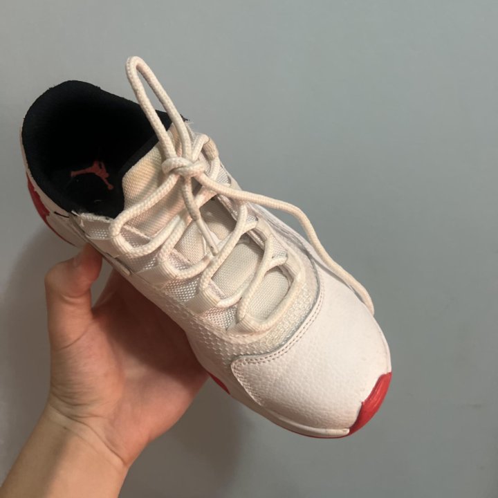 Jordan 11 low cmft