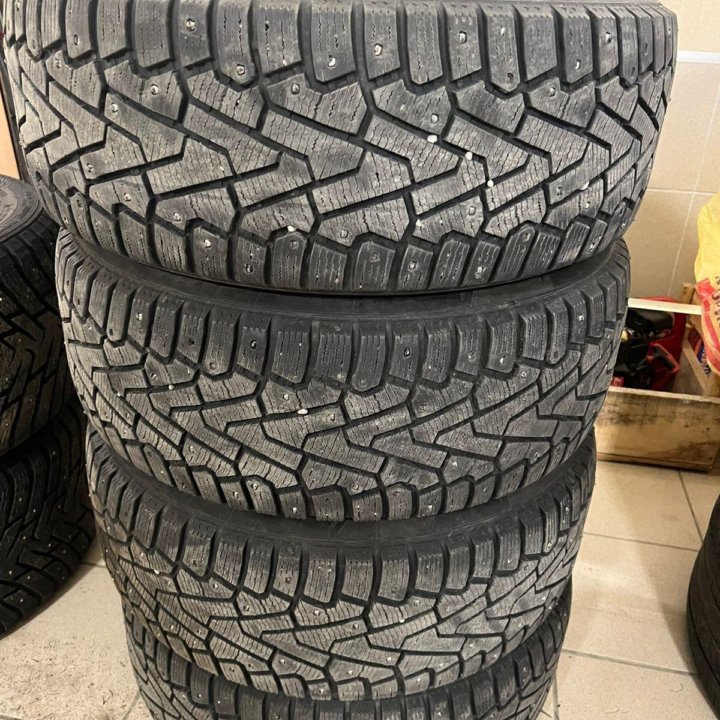 Шины зимние шипованные Pirelli ice zero