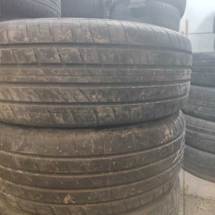 225/60 R18