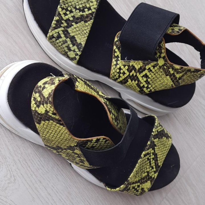 Сандалии 36 разм.