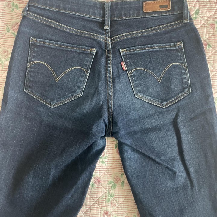 Джинсы levis