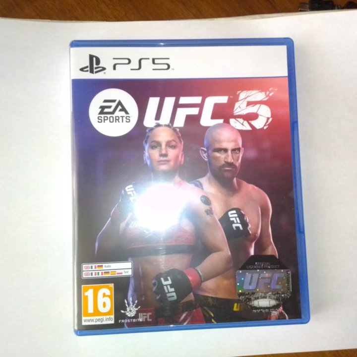 PS5 2 джойстика + UFC 5