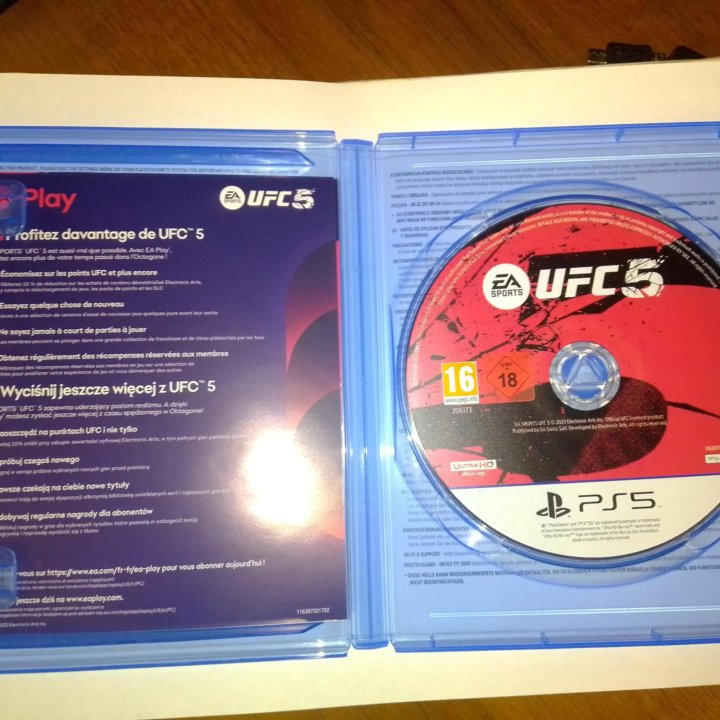 PS5 2 джойстика + UFC 5