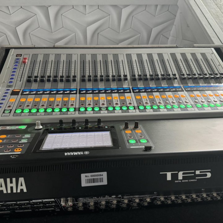 Микшерный пульт Yamaha TF5