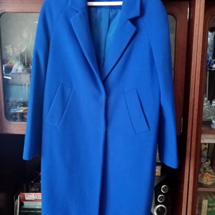 Пальто демисезонное, красивый синий цвет, рукав ре