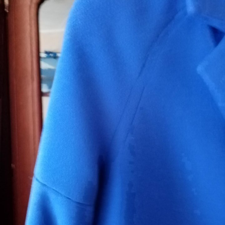 Пальто демисезонное, красивый синий цвет, рукав ре