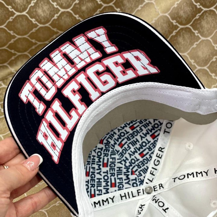 Бейсболки Tommy Hilfiger