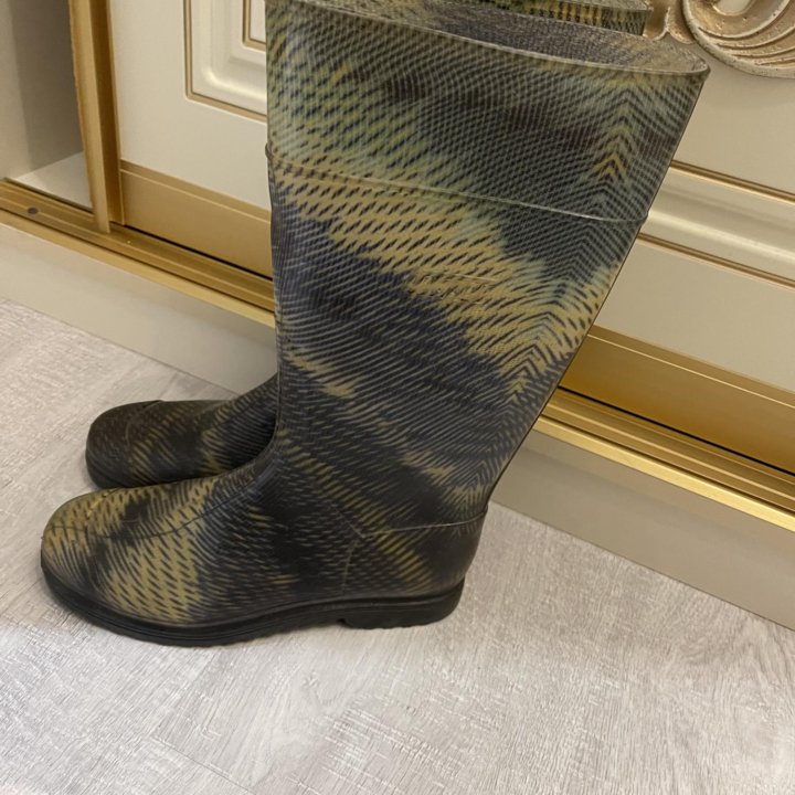 Резиновые сапоги