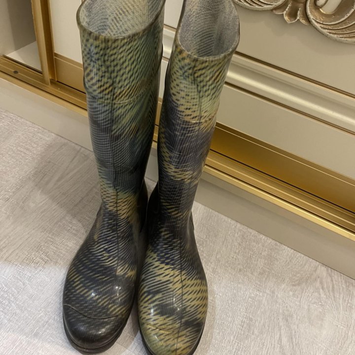 Резиновые сапоги