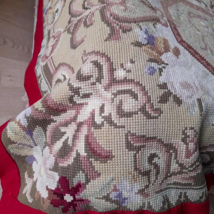 Антикварный ковёр вышивка