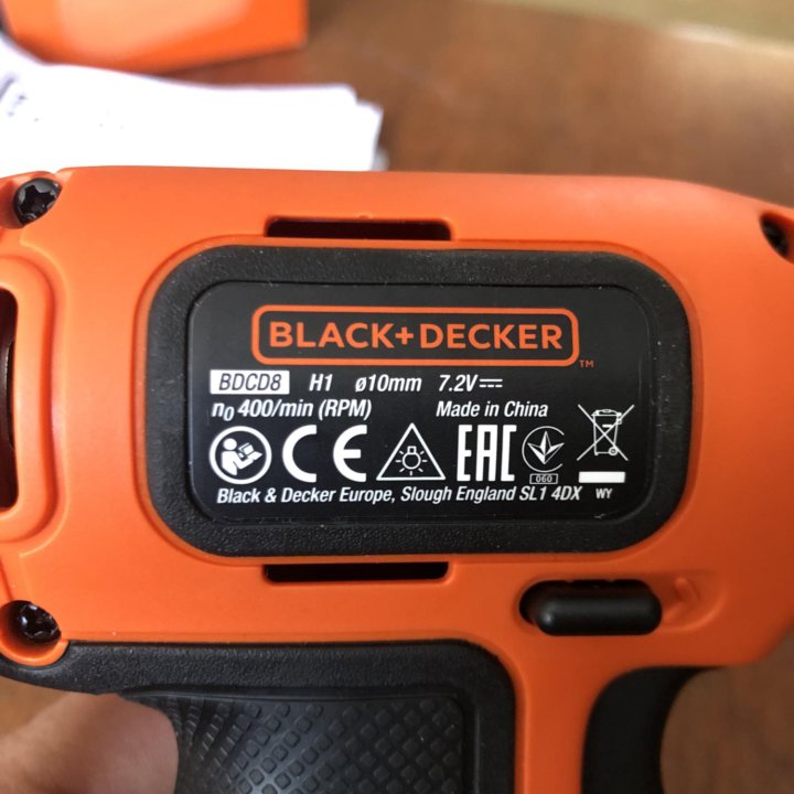 Аккумуляторная дрель-шуруповерт BLACK+DECKER BDCD8