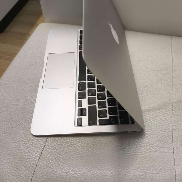 MacBook Air 11 2011 CORE I5 /2gb/64gb SSD/hd3000,