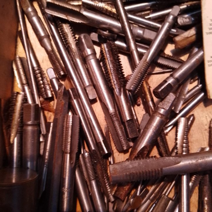 Плашки,метчики