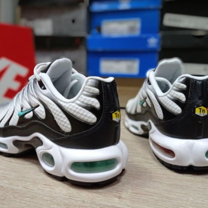 Кроссовки Nike Air Max Tn Plus