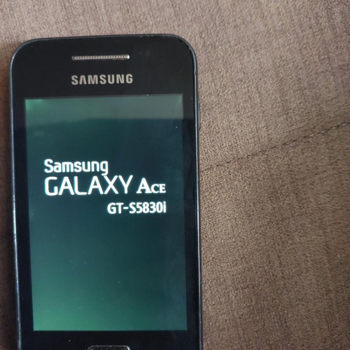 Телефон Samsung ACE GT-S5830i