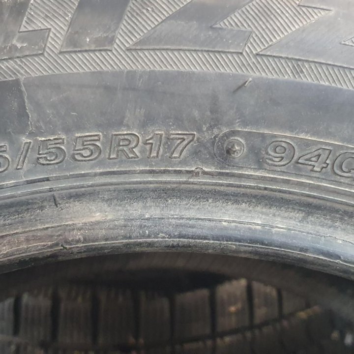 215/55/17 Bridgestone VRX (2018 год).